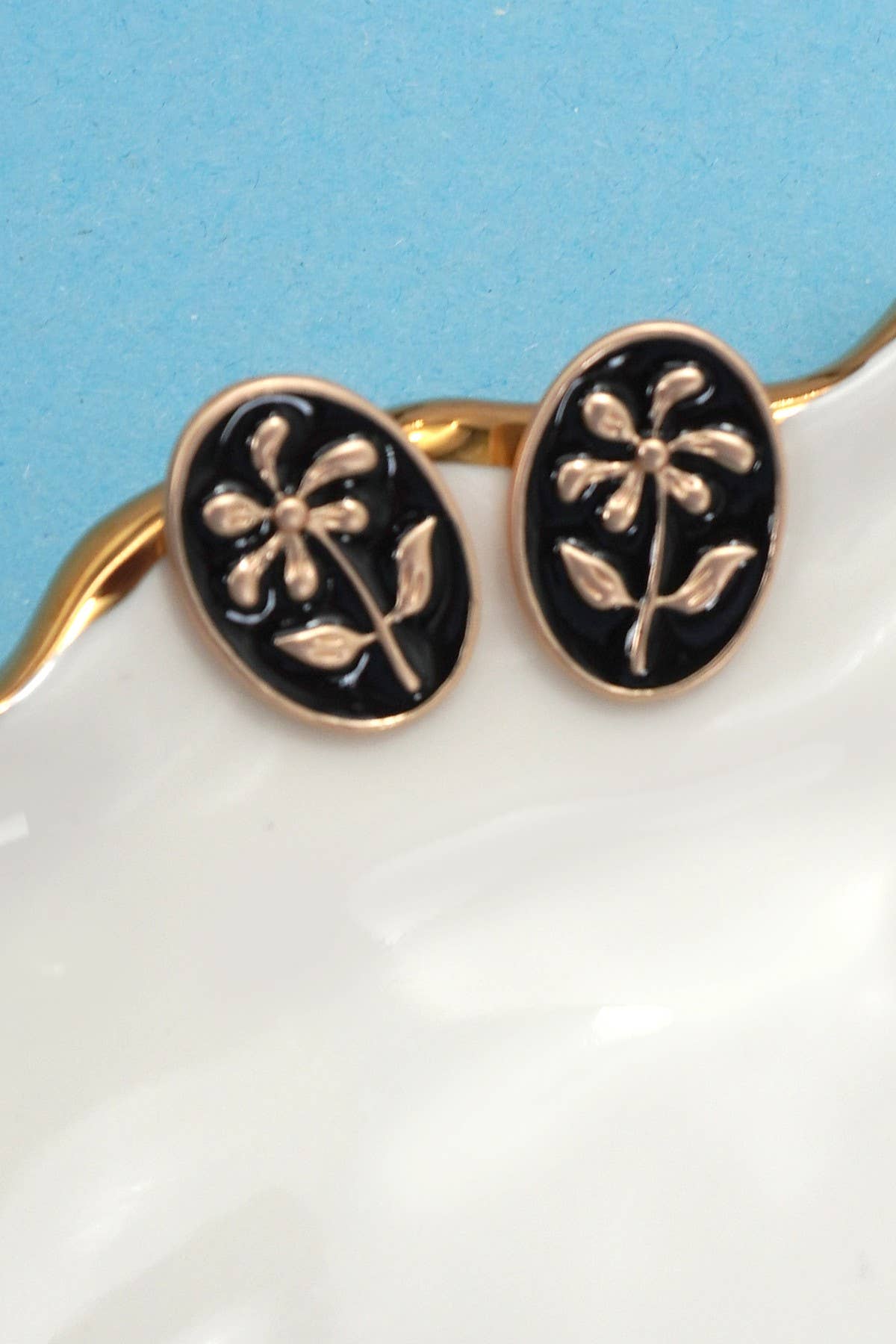 EPOXY FLOWER GOLD EDGE STUD EARRING