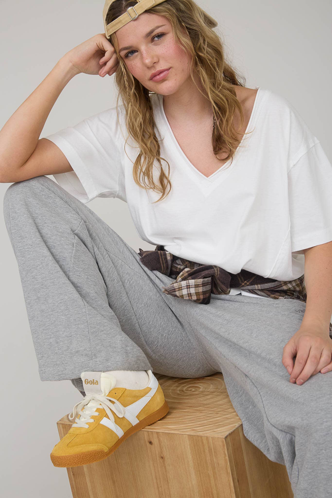 V-neck Short Sleeve Knit Top