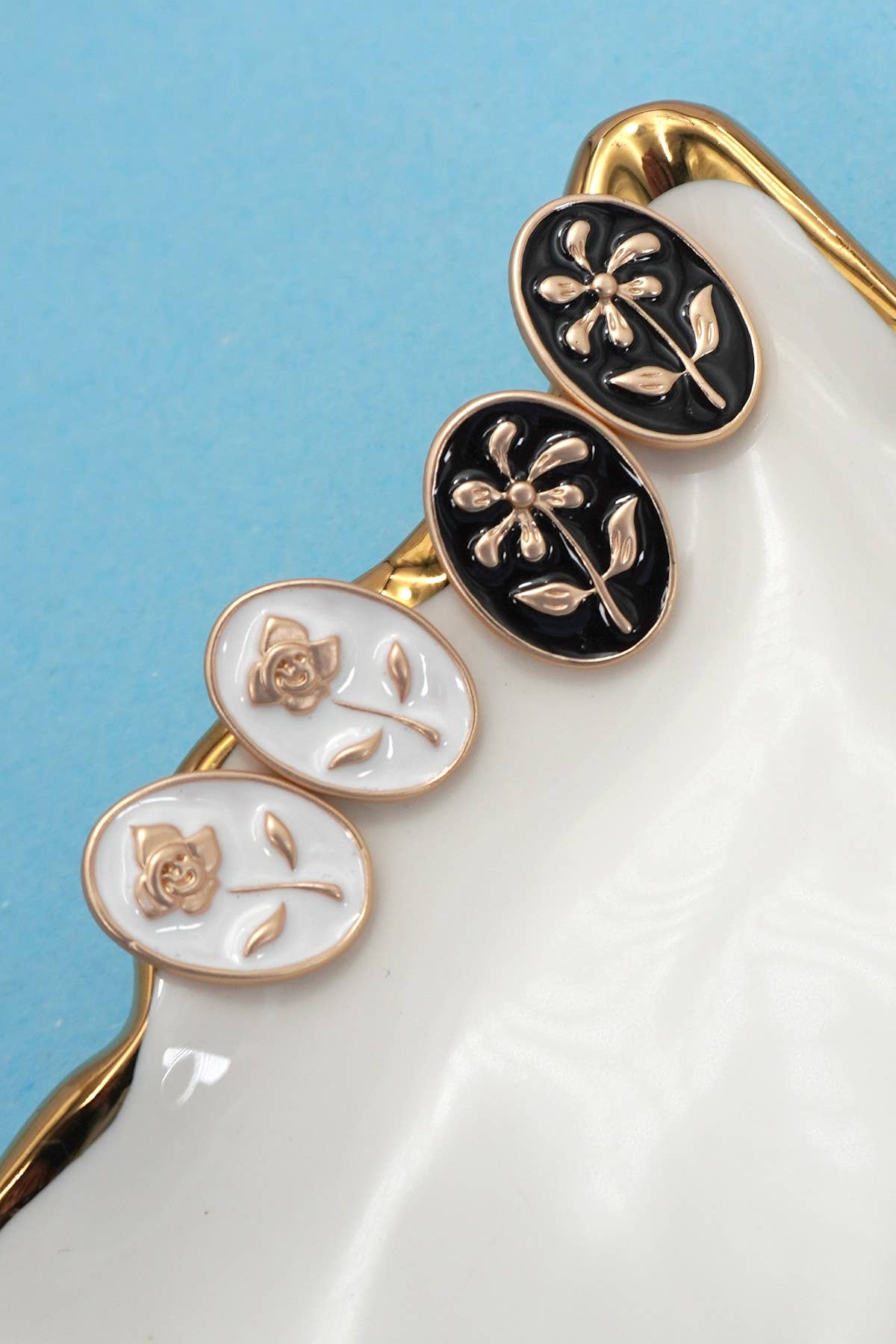 EPOXY FLOWER GOLD EDGE STUD EARRING
