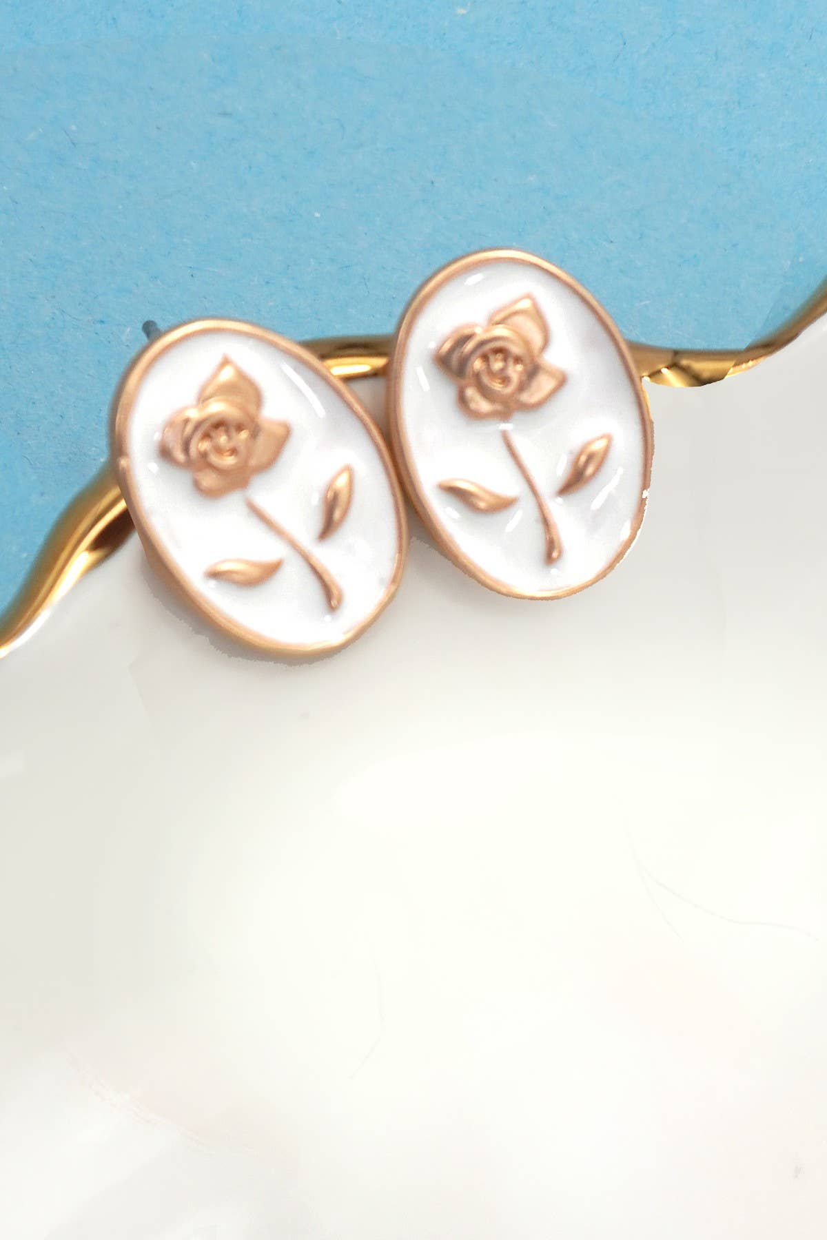 EPOXY FLOWER GOLD EDGE STUD EARRING